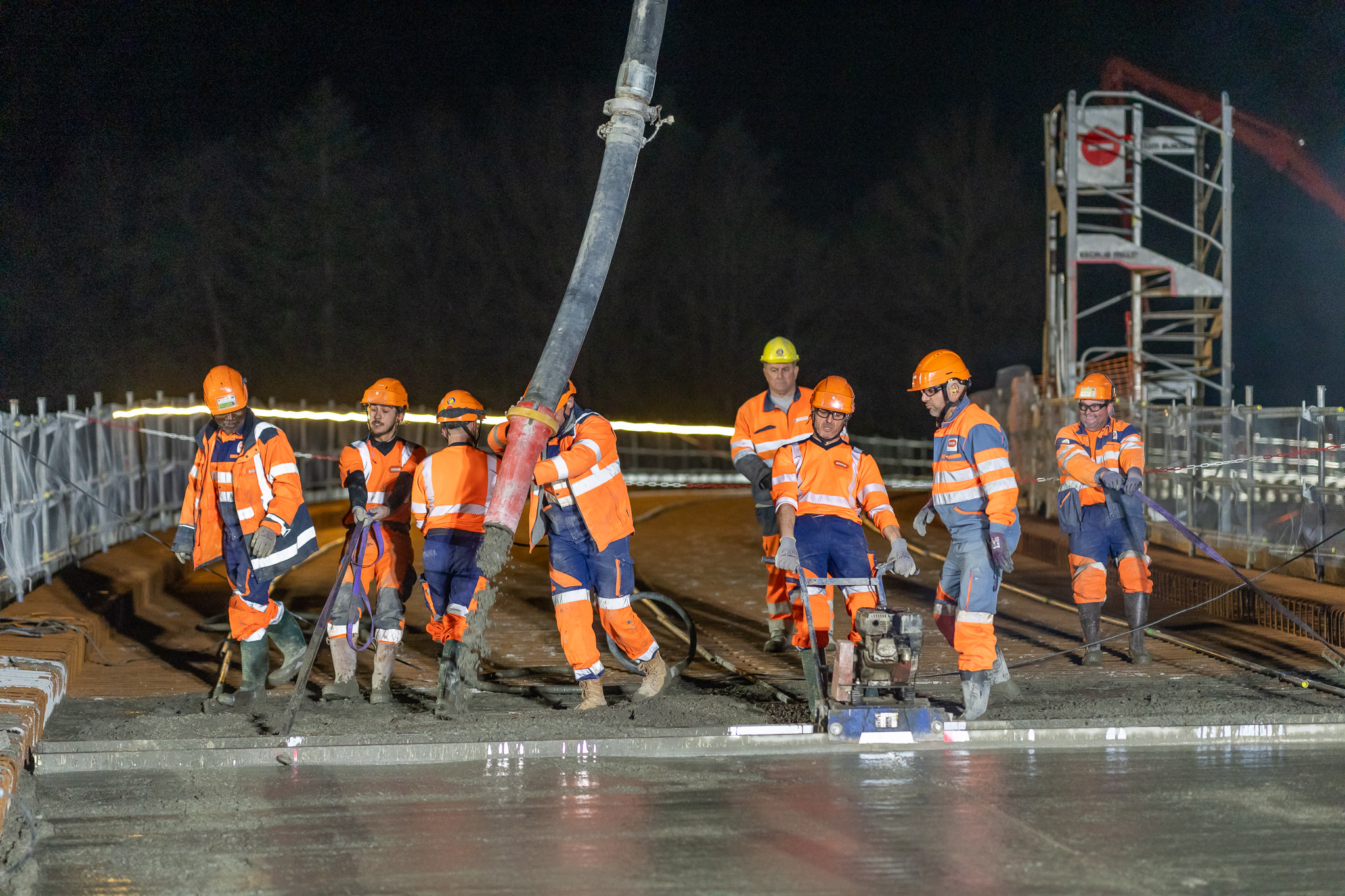 Travaux de nuit : les équipes à pied d’œuvre pour le bétonnage du tablier du viaduc ouest